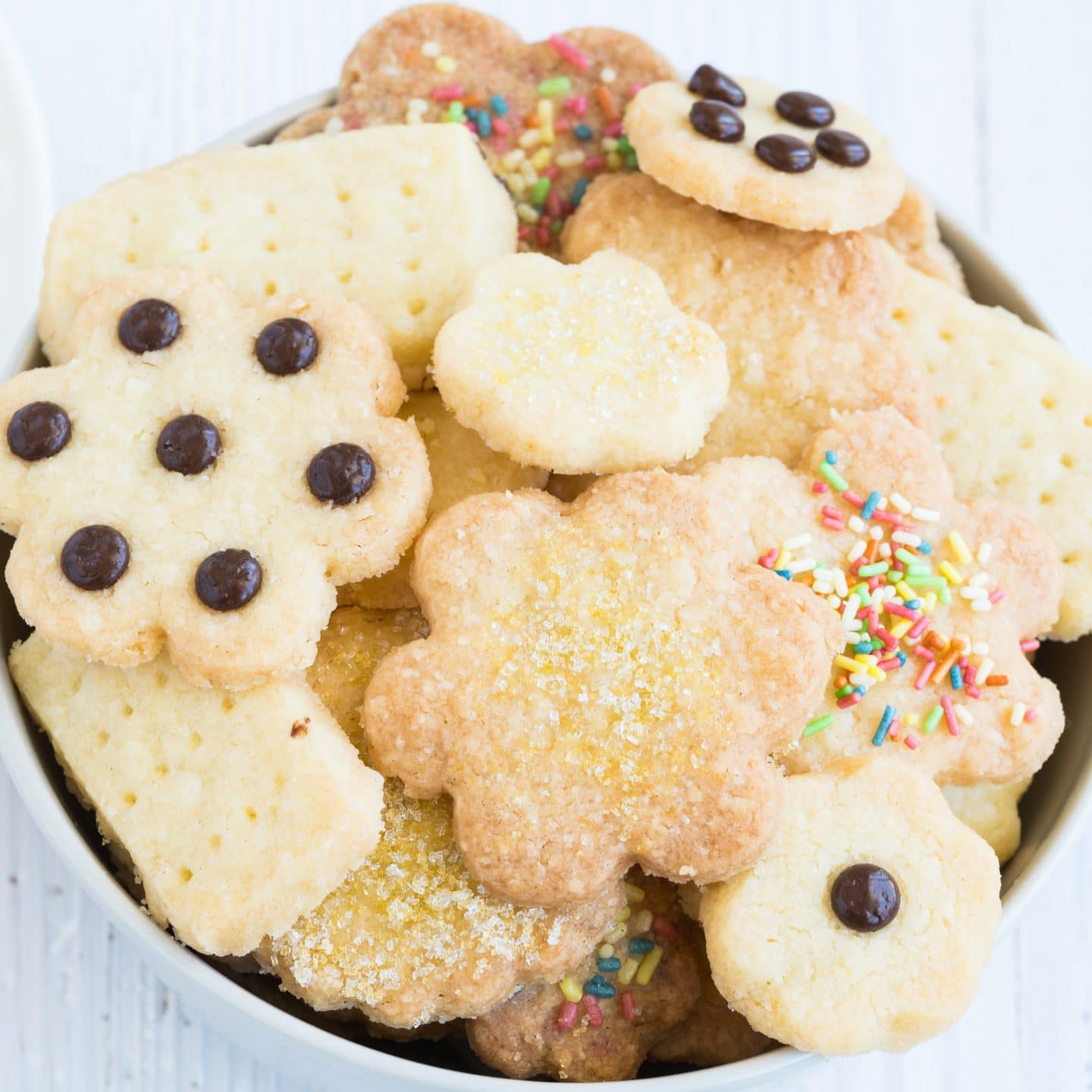 https://www.baking4happiness.com/wp-content/uploads/2020/08/3-ingredients-biscuits-recipe-scaled.jpg
