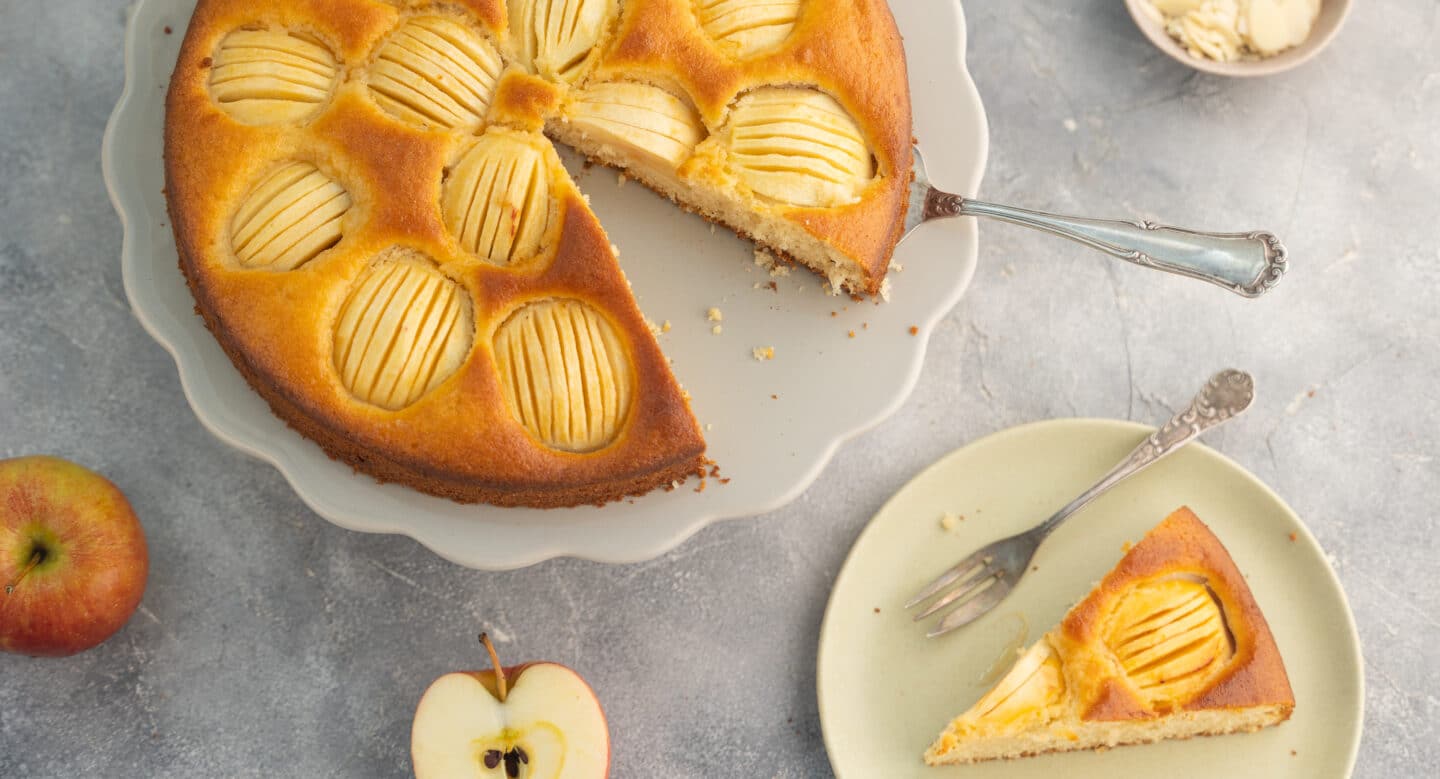 delicious apple cake