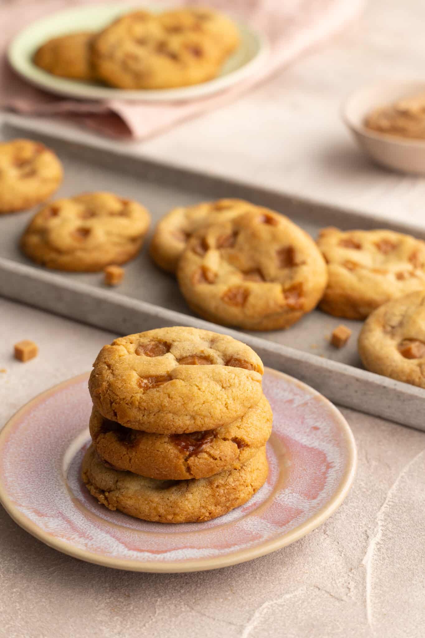 caramel-cookies-with-chunks